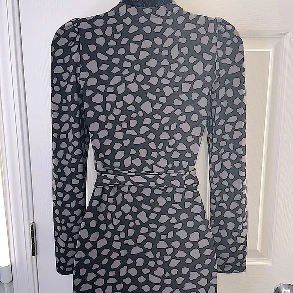 ๐ฅ ๐ฅ ๐ฅ ALERT. POA! NWT WRAP AROUND ๐. It just donโt get NO BETTER. Maxi fit! - Picture 12 of 12